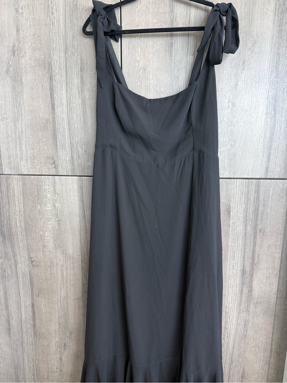 Lulu's Black Tie-Shoulder Midi Dress